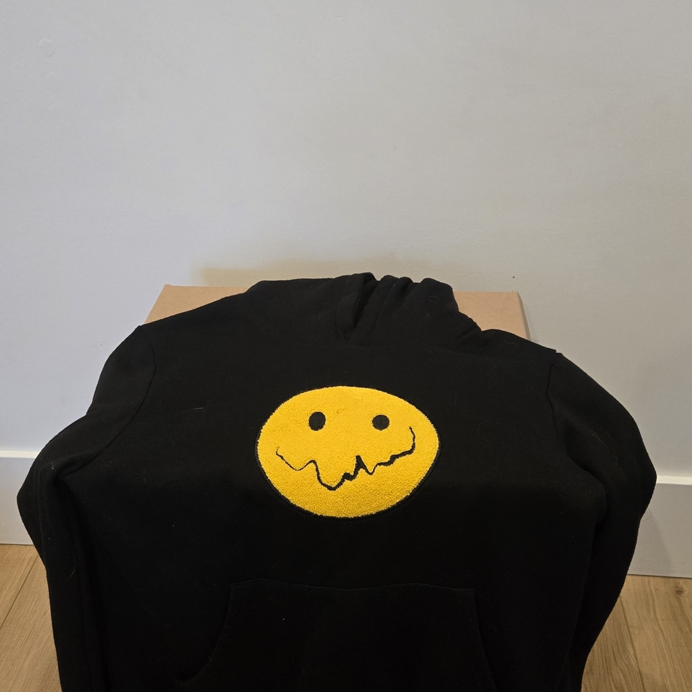 🫣Black Sweater with Yellow Smiley Design